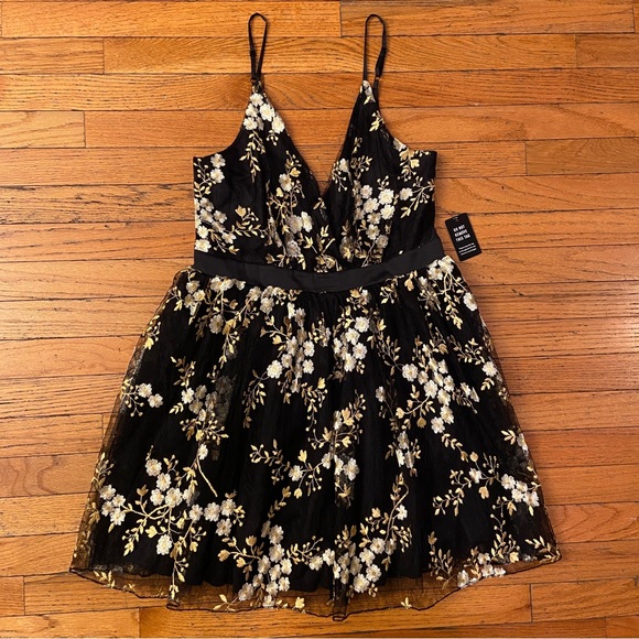 Gold Floral Embroidered Tulle Dress - Picture 5 of 16